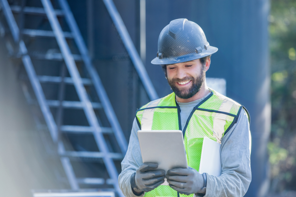 Oil & Gas worker utilizing Appenate apps on his tablet