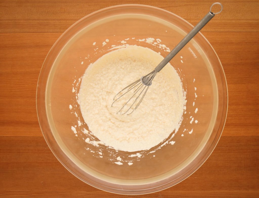ボウルに入った豆乳クリーム