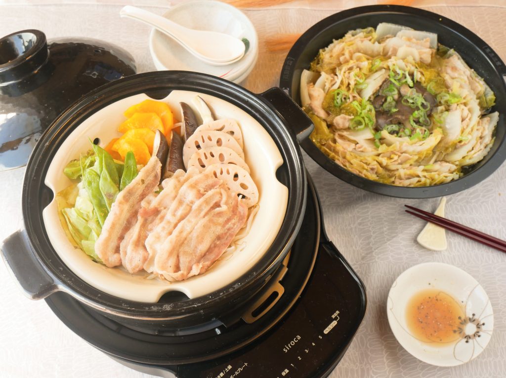 おうち囲炉裏で作った豚バラ肉と野菜のせいろ蒸し風と、豚バラ肉と白菜のミルフィーユ鍋