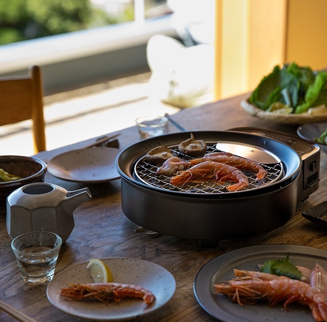 おうちいろりで海鮮を焼く様子