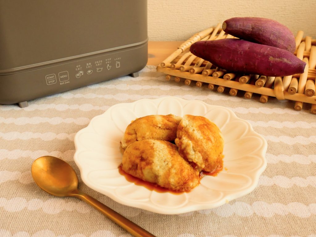 白い皿に盛られたさつまいもプリン