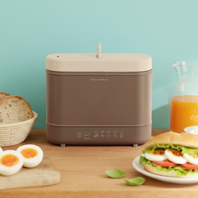 テーブルに置かれたエッグ＆ボイルクッカー