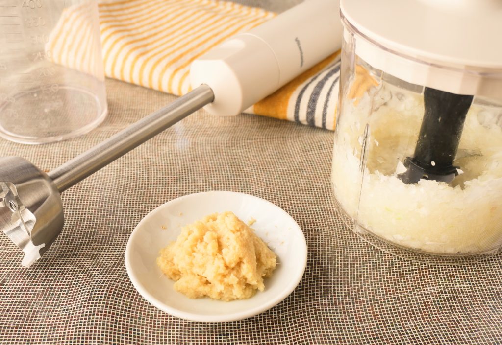 ハンドブレンダー VHB-30で細かくしたしょうがと玉ねぎ