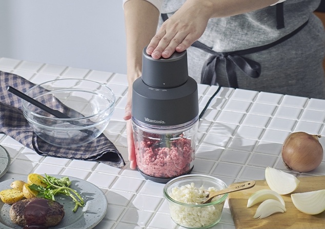 フードプロセッサーでミンチにする様子