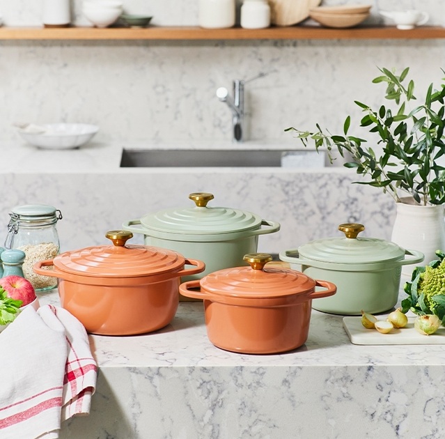 ティファール「キャストラインエアココット20㎝」の2つのカラーとサイズの鍋