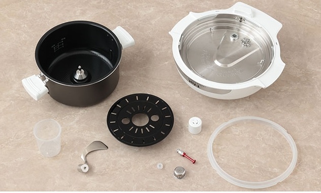 本体以外のパーツを分解する様子