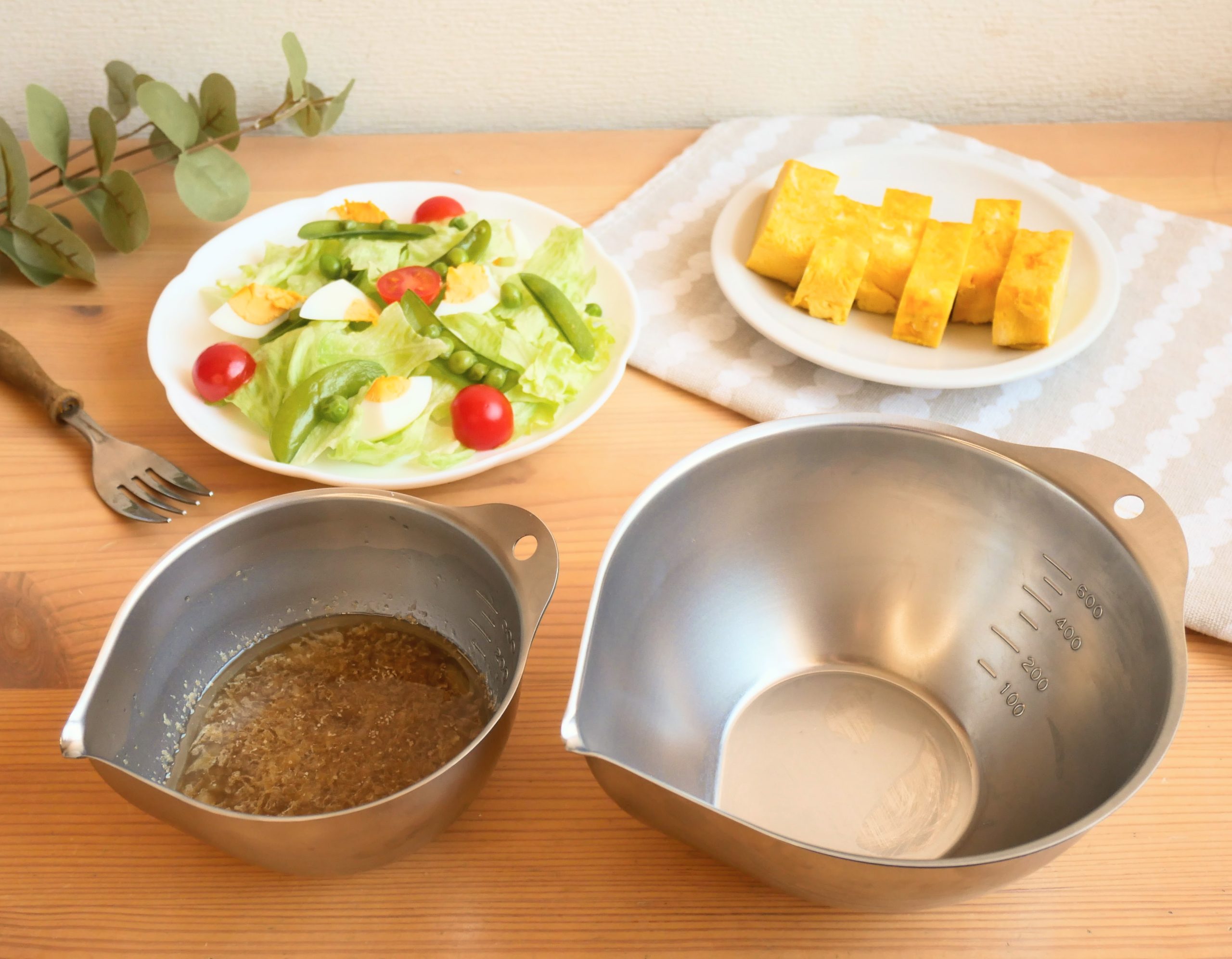 キレッキレボウル2つと、玉ねぎドレッシング、サラダ、玉子焼き