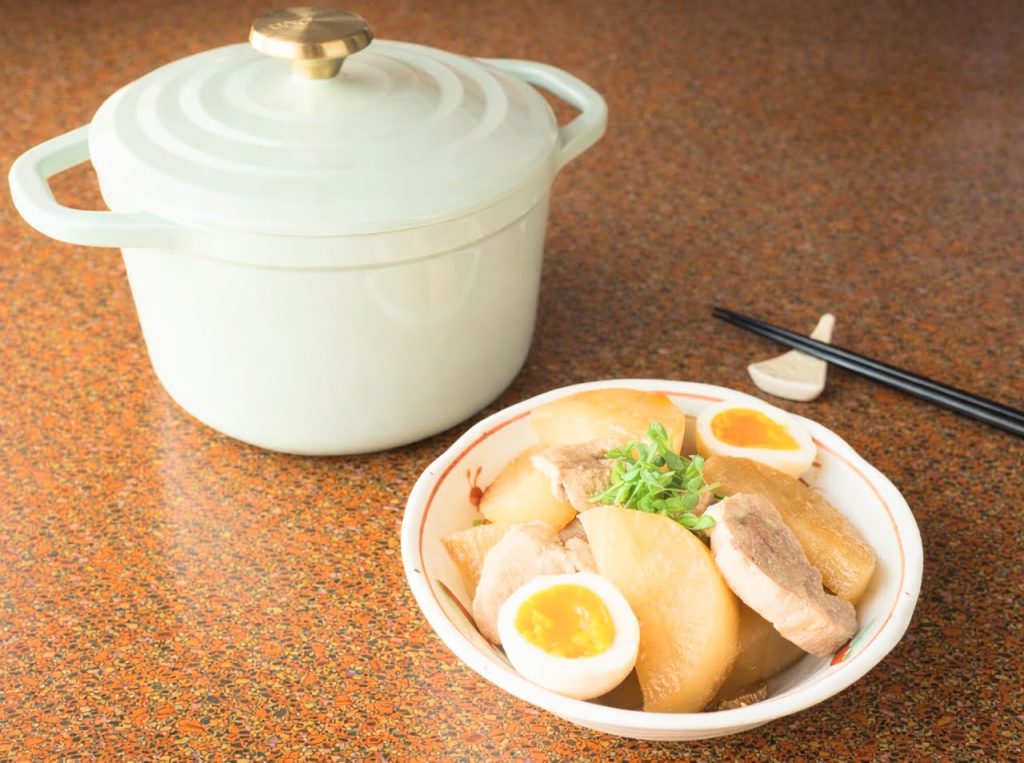 豚ヒレ肉と大根の煮豚と、キャストラインエアココット20㎝