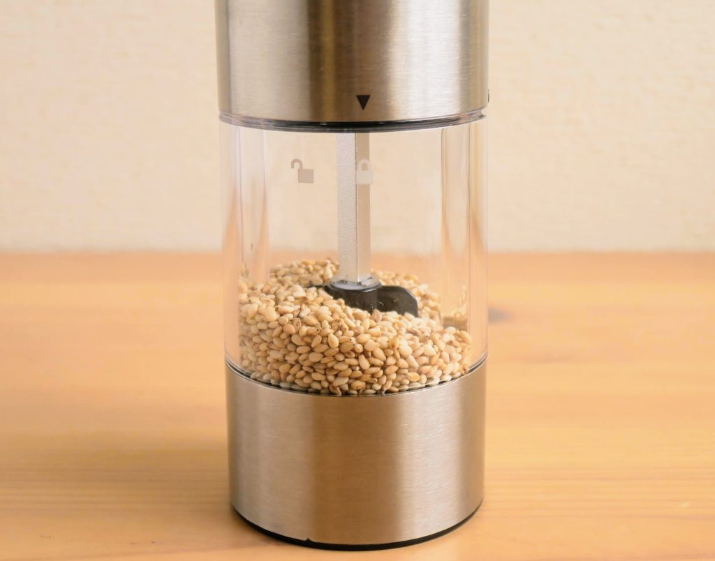 白いりごまが入った充電式ゴマミル