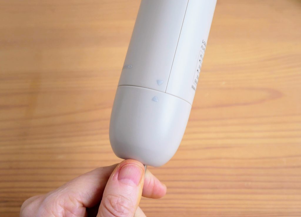 レコルトのハンディブレンダーをセットする様子