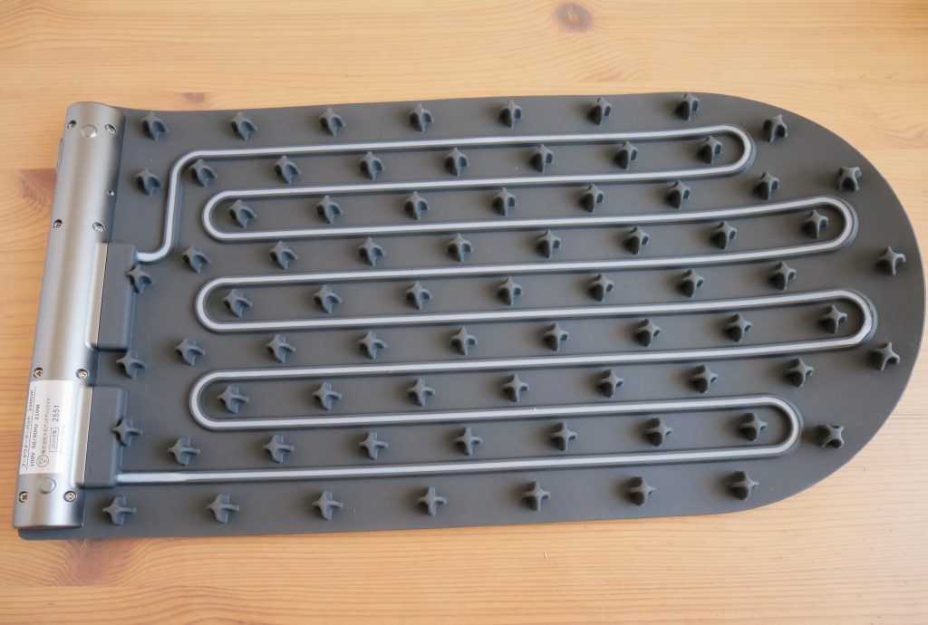 フードウォーマーパッドの裏側