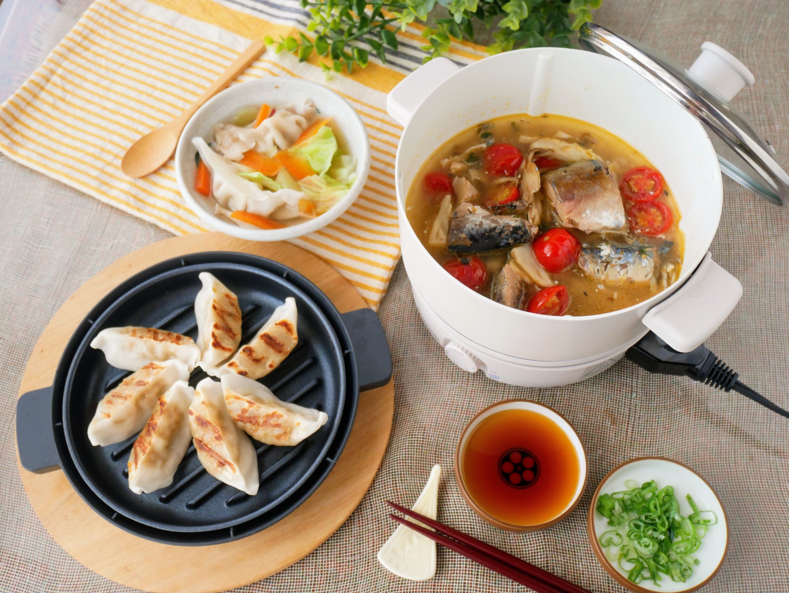 ビタントニオのミニポットで作ったさば缶アクアパッツア、焼き餃子、餃子スープ