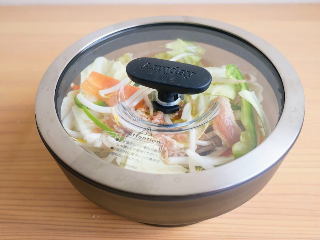 深型ディッシュ16㎝にふたをする様子