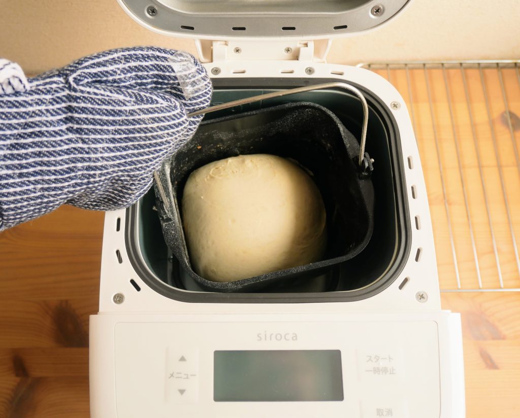 パンケースを取り出す様子
