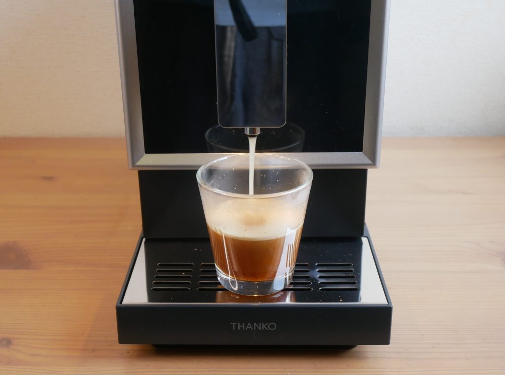 クレモナのアメリカーノモードで淹れる様子