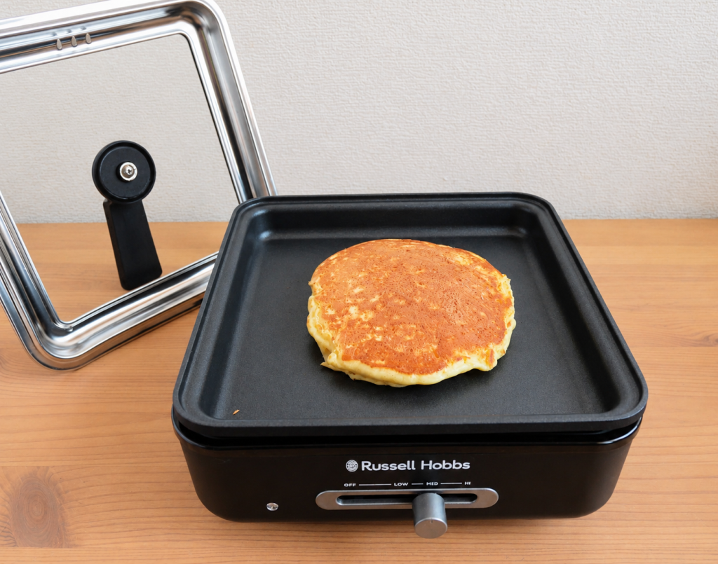ホットケーキを裏返した様子