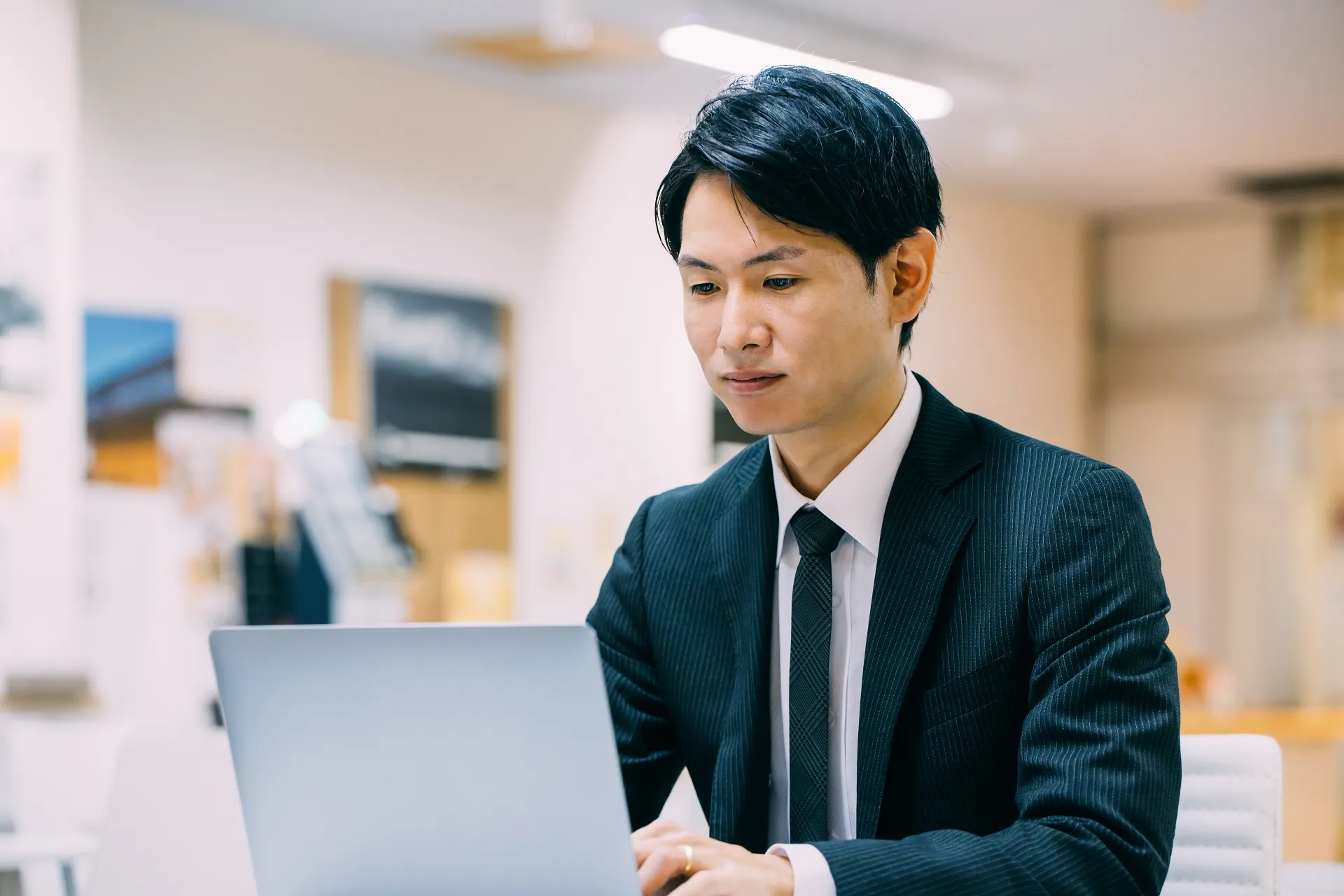 アメックスプラチナ 年収