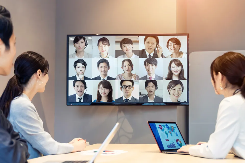 猛暑対策とテレワークが混在する夏に、社内コミュニケーションを活性化する方法