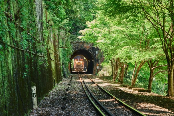 トロッコ列車とトンネル