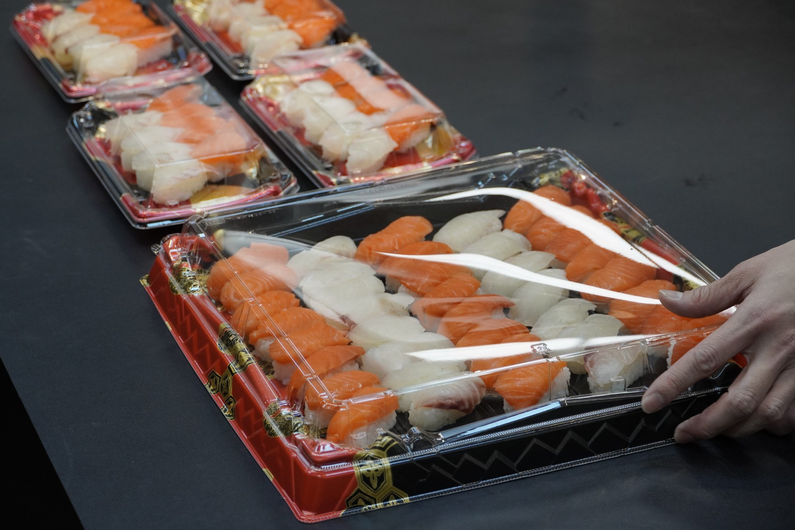 susHi_x出品　本体+100cm幅トレイ2個付属 寿司酢のミツカンから解凍・加熱調理のパナソニック・ラショナルまで