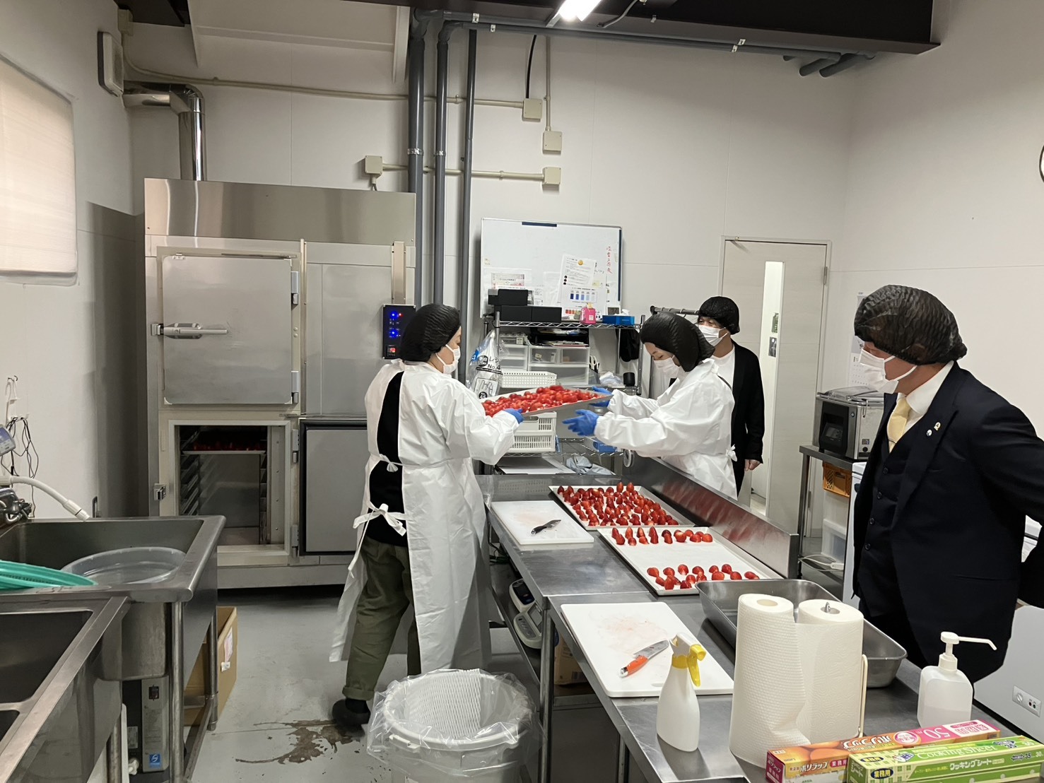 デイブレイク、高品質冷凍フルーツの加工場見学ツアーを開催 | デイ