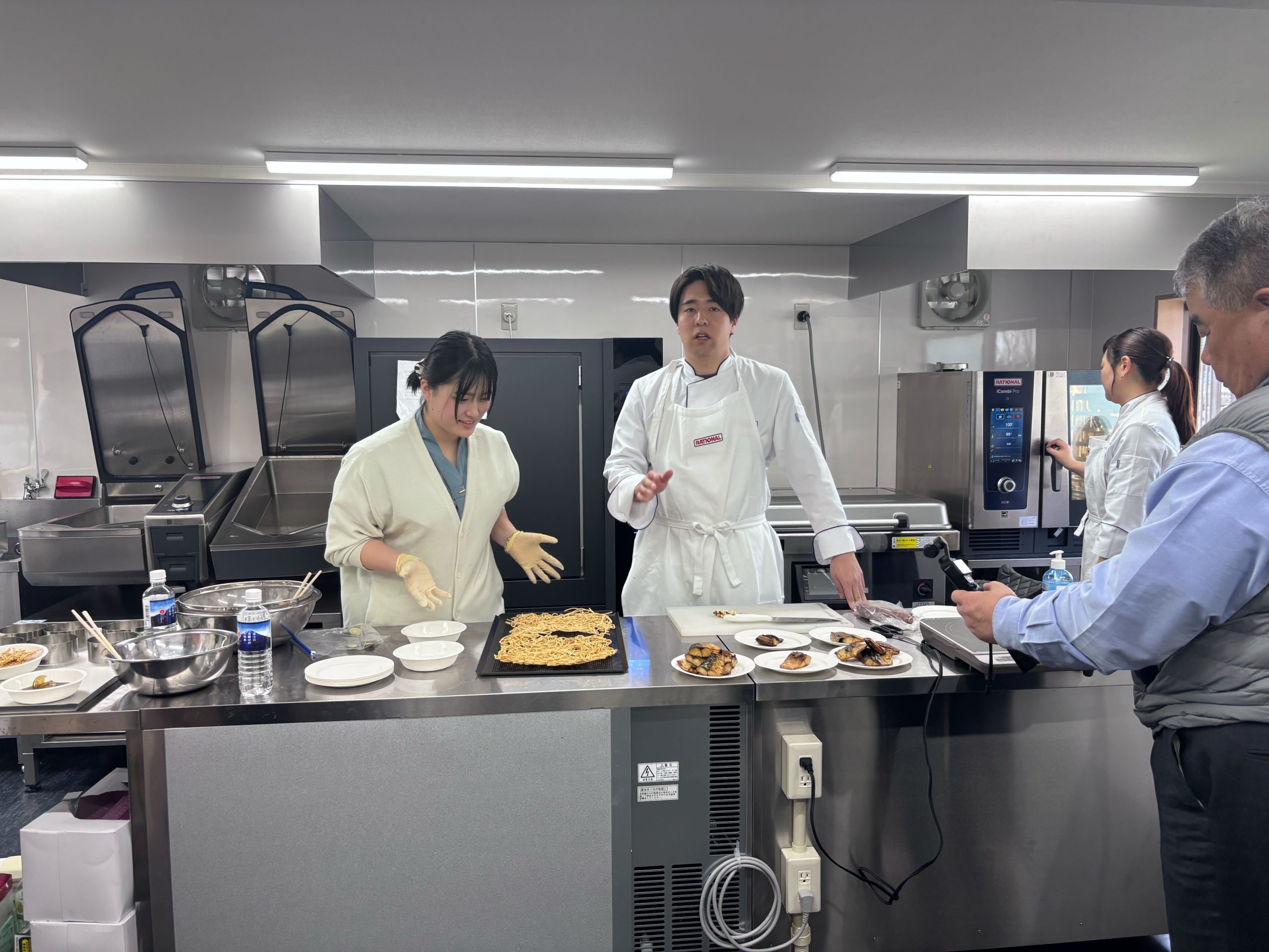 剣山堂視察セミナーレポート】半田そうめんの可能性を広げる、スチコン