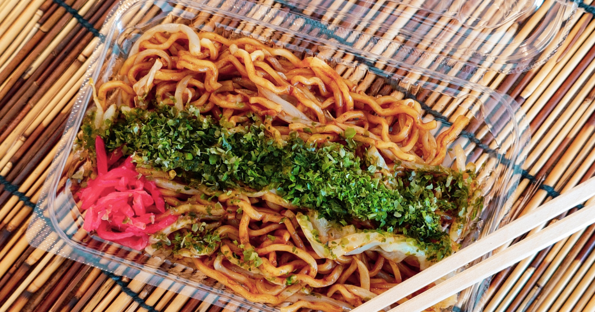 屋台焼きそばはなぜ美味しい?お店の味を自宅で再現するコツと人気アレンジレシピ10選を紹介 | HEALTH MAGAZINE