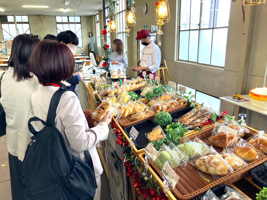 ※高崎グローバルセンター内でのカフェ&ベーカリーの様子