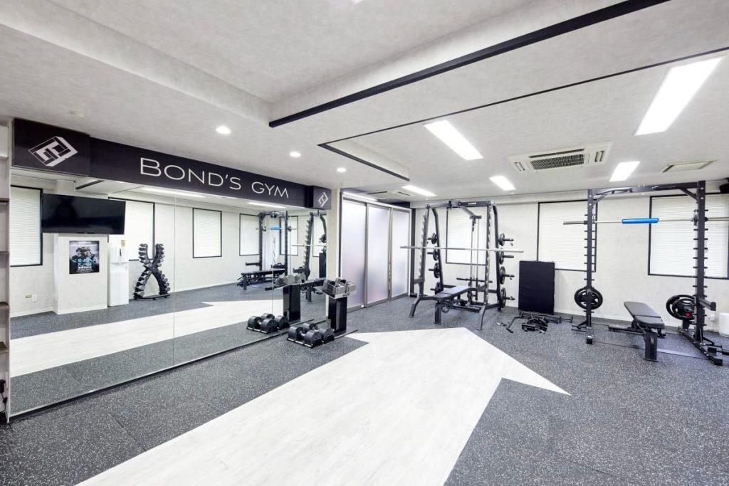 BOND'S GYM