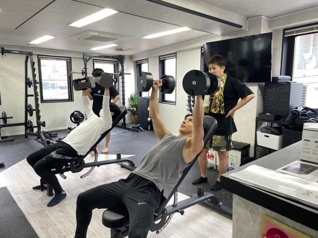 BOND'S GYM